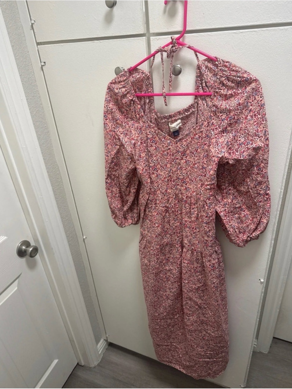 Universal Thread Pink Floral Puff-Sleeve Midi Dress